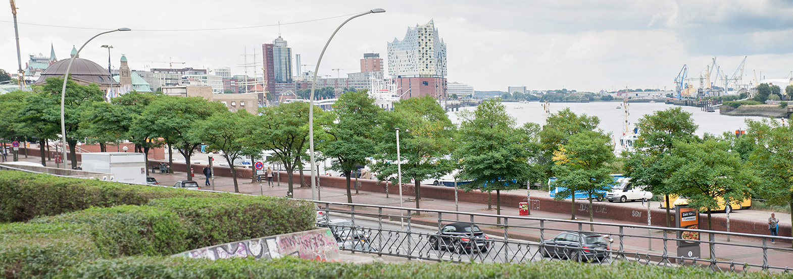 Blick über Fischmarkt auf Elfi in Hamburg